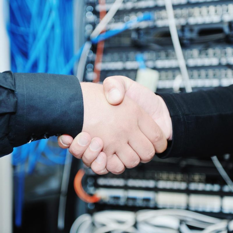 it engineer in network server room solving problems and give help and support